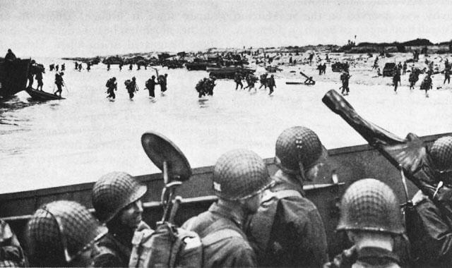 4th Infantry Division at Utah Beach, at Normandy, France - photo from U.S. War Department National Archives, Washington, D.C.
